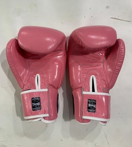 นวมชกมวยหนังสีชมพูสำหรับฝึกซ้อม รุ่น Twins ปิดข้อมือแบบ Hook and Loop ระบายอากาศได้ดี สำหรับผู้ใหญ่ - Product Image 3