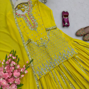 Kurti en Georgette Heavy Fox avec broderie au fil et travail de paillettes, entièrement cousu, et ensemble ethnique Sharara assorti pour femme - Product Image 1
