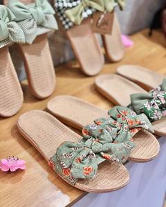 Pantoufles en jacinthe d'eau fabriquées à la main au Vietnam, pantoufles naturelles pour hôtel, plage, fabricant en gros, export - Product Image 2