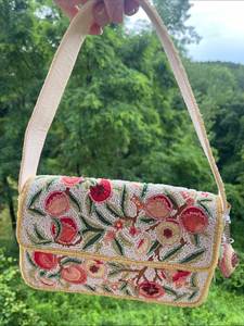 Sac à bandoulière brodé à la main pour femme, orné de perles et de motifs floraux, sac à bandoulière artisanal brodé de fleurs et de perles - Product Image 4