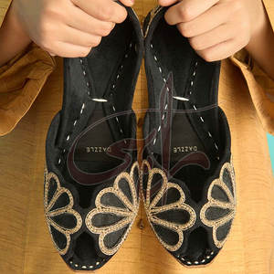 Calzado Khussa para Mujer de Primera Calidad, Antideslizante, Material Duradero, Color y Logotipo Personalizables, Venta al Por Mayor - Product Image 2