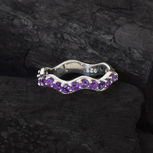 Anillo de Eternidad de Plata de Ley 925 para Mujer con Piedras Preciosas de Amatista Redonda Natural, Engaste de Canal, Estilo Clásico, Uso Diario - Product Image 2