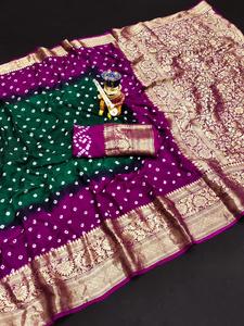 Sari de Seda Kanjivaram Estilo Puro con Patrón Bandhani Hecho a Mano, Pallu Rico y Borde Dorado Zari, Sari Étnico de Diseñador para Mujer - Product Image 5