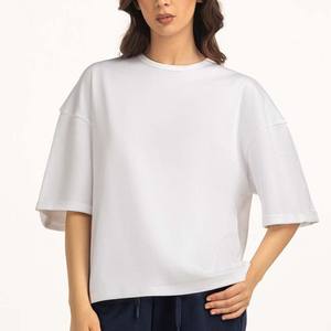 เสื้อยืดโอเวอร์ไซส์สีขาวผ้าฝ้ายรักษ์โลกสำหรับผู้หญิง ทรงหลวม ดีไซน์พอดีตัว พร้อมโลโก้สั่งทำพิเศษสำหรับใส่ในช่วงฤดูร้อน - Product Image 1