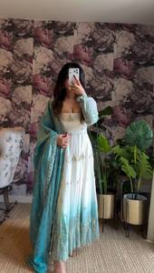 Traje Anarkali Maxi de Diseñador de Lujo, Vestido Étnico Elegante Hasta el Suelo, Atuendo Tradicional con Estilo para Mujer, para Bodas y Fiestas - Product Image 3