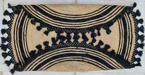 Tapis d'appoint en jute tissé à la main, style bohème chic, noir, avec pompons, pour décoration intérieure de style farmhouse - Product Image 2