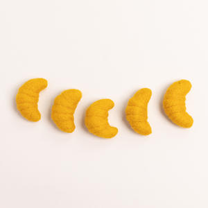 Ornement en feutre de laine en forme de croissant, jouet alimentaire de simulation fait main, guirlande en feutre, décoration de boulangerie, cadeau pour enfants, vente en gros - Product Image 6