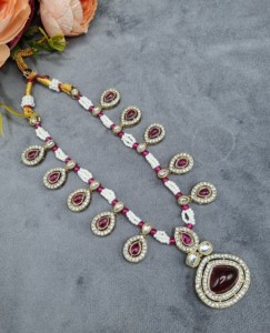 Exquisito conjunto de collar de perlas con piedras talladas en trillón, aretes y mangtika para mujer, joyería de diseño de moda al por mayor. - Product Image 5