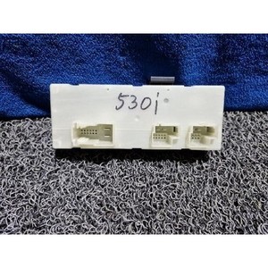 ECU และโมดูลคอมพิวเตอร์มือสองสำหรับรถยนต์ซีรีส์ 5 รุ่น 6135749195101 - Product Image 3