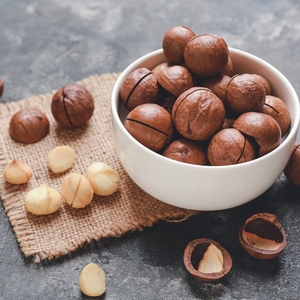 Nueces de Macadamia Orgánicas Grado A1 Crudas Secas en Bolsas de PP/Yute, Producto Alimentario Más Vendido a Precio Económico, Núcleos de Nuez en Venta - Product Image 1