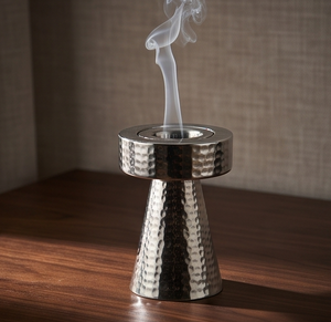 Quemador de incienso metálico plateado martillado con forma de reloj de arena, soporte de pedestal con borde superior plano, al por mayor - Product Image 4