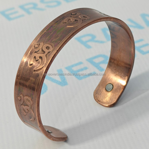 Bracelet magnétique en cuivre antique gravé Om pour la thérapie magnétique, la protection des articulations et l'augmentation de l'énergie positive - Product Image 1