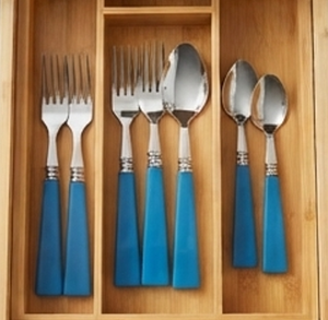 Ensemble de couverts modernes avec manches bleus, couteau, fourchette et cuillère en acier inoxydable, compatibles lave-vaisselle, pour un usage quotidien - Product Image 4