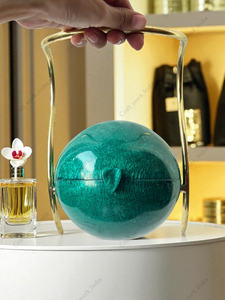 Pochette sphérique en résine artisanale indienne avec poignée supérieure en laiton, sac de soirée de luxe pour femmes, idéal pour les mariages et événements. - Product Image 5