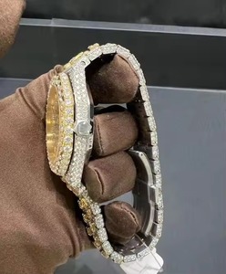 นาฬิกาข้อมือผู้ชายหรูหรา ทองคำเหลือง ประดับเพชร ขนาด 38 มม. หน้าปัดทรงกลม ระบบควอตซ์ กระจกแซฟไฟร์ ตัวล็อคแบบพับ ดีไซน์ทันสมัย - Product Image 3