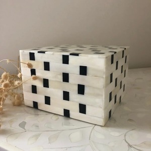 Caja de Joyería Hecha a Mano con Incrustaciones de Hueso para Pulseras y Brazaletes, Almacenamiento Decorativo Moderno, Acabado Premium, Multifuncional y Ecológico - Product Image 6