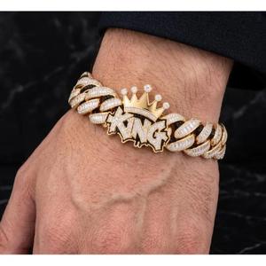 สร้อยข้อมือคิวบันลิงค์แบบ Iced Out King Crown สไตล์ฮิปฮอป ประดับเพชรแล็บโกรว์ ตัวอักษรกราฟฟิตีสีทอง สำหรับผู้ชาย - Product Image 1