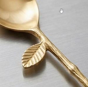 Ensemble de couverts en or inspiré de la nature, finition mate, passe au lave-vaisselle, vaisselle de mariage, couverts en métal avec des poignées à motif de feuilles - Product Image 4