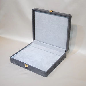 กล่องจัดระเบียบสร้อยข้อมือทรงสี่เหลี่ยมแนวตั้ง โครงสร้างมุมโค้งมนแบบญี่ปุ่น ภายในบุผ้ากำมะหยี่ ขนาด 243x213x50 มม. สำหรับวันวาเลนไทน์ - Product Image 1