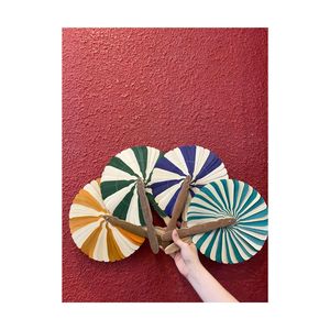พัดมือทำจากใบมะพร้าวเวียดนาม สีสันพรีเมียม หลากหลายสีสัน ชมพู แดง ขาว เหลือง น้ำเงิน ขายดี ปี 2026 - Product Image 4