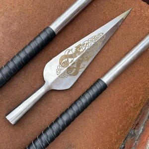 Lance viking artisanale – Longueur totale de 60 pouces |   Tête en acier à haute teneur en carbone |   Poignée enveloppée de cuir |   Objet de collection décoratif - Product Image 1