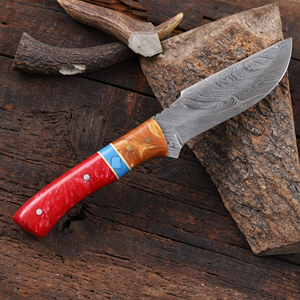 Cuchillo de caza y desollado de hoja fija de acero de Damasco forjado a mano, mango de resina, espiga completa, cuchillo personalizado OEM/ODM, funda de cuero - Product Image 4