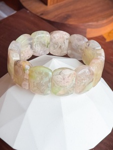 Pulsera de Resina de Lujo Hecha a Mano con Efectos de Color Atractivos, Accesorio de Moda Elegante para Colecciones de Boutique - Product Image 2