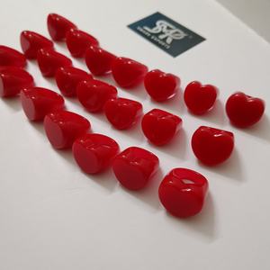 Bague en résine rouge en forme de cœur de qualité supérieure, artisanale, audacieuse et épaisse, accessoire de mode pour femmes et filles - Product Image 1