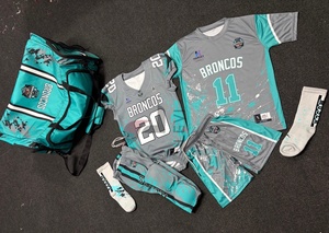 Ensemble d'uniformes de football américain personnalisés avec sac de sport pour l'équipe, maillot sublimé, pantalon, maillot d'entraînement, short et chaussettes - Product Image 2