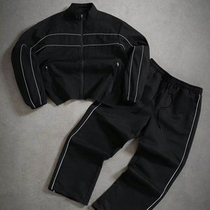 Conjunto Deportivo Cortavientos Ligero Personalizado de Talla Grande con Chaqueta, Pantalones Cortos y Pantalones Largos - Conjunto Deportivo de Invierno de Dos Piezas - Product Image 1