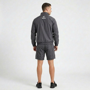 Conjunto deportivo personalizado de 2 piezas para hombre, chaqueta con cremallera y pantalones cortos para correr y entrenar - Product Image 2