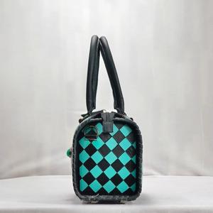 Bolso de Mano de Cuero Genuino de Lujo Venus Leathers, Diseño Duradero con Cierre de Cremallera y Asa Superior, Patrón a Cuadros Negro y Verde Azulado, Ideal para Viajes - Product Image 4