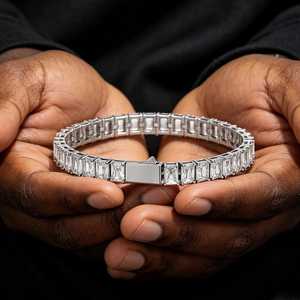 Pulsera de tenis de lujo estilo hip hop con moissanita engastada, corte baguette, de plata de ley 925 bañada en rodio, para uso unisex - Product Image 5