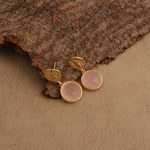 ต่างหูห้อยประดับพลอยแคลเซโดนีสีชมพู ชุบทอง 18K งานแฮนด์เมด สำหรับเธอ - Product Image 4