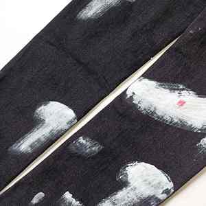 Servicios de fabricación confiables para marcas privadas que desean lanzar su propia línea de pantalones vaqueros estampados. - Product Image 5