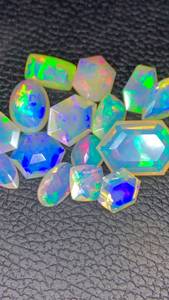 Lote a granel de ópalos etíopes facetados de varios tamaños y formas, gemas sueltas para la fabricación de joyas. Oferta del día. - Product Image 1