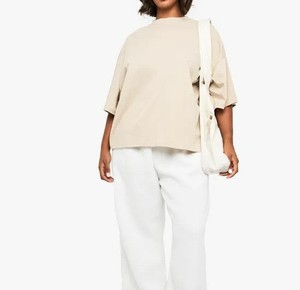 เสื้อยืดเจอร์ซีย์ทรงหลวม ดีไซน์ล่าสุด ผ้าฝ้ายโพลีเอสเตอร์ 100% แขนเสื้อแบบดรอปไหล่ สีพื้น แห้งเร็ว ระบายอากาศได้ดี สวมใส่สบาย รับผลิตแบบ OEM - Product Image 2