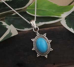 Collar Bohemio Vintage de Plata de Ley con Colgante de Piedra Turquesa, Estilo Étnico Tribal Retro, Engaste de Bisel, Chapado en Platino - Product Image 1