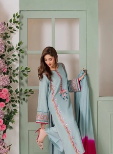 Ensemble Kurta Pantalon Dupatta Traditionnel en Crêpe de Soie Brodé pour Femmes KV, Automne - Product Image 5