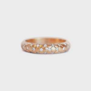 Anillos de boda de oro texturizado con diamantes de laboratorio, anillos apilables minimalistas de oro macizo de 14K y 18K con engaste redondo para mujer, joyería. - Product Image 3