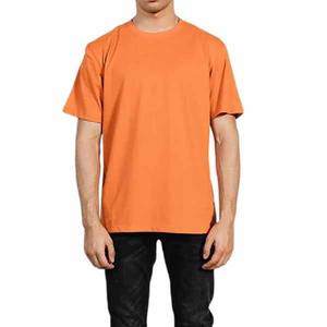 เสื้อยืดคอกลมแขนสั้นผู้ชายสีส้มล้วน คุณภาพสูง ผ้าฝ้าย 100% ระบายอากาศได้ดี ทรงหลวม น้ำหนัก 180 กรัม รับสกรีนโลโก้ตามแบบ OEM - Product Image 1