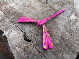 Jouet d'équilibre éolien en bois en forme de libellule, fait à la main - Product Image 2