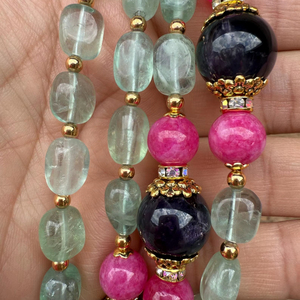 Collier long en pierres précieuses améthyste, fluorite, rhodochrosite, bleu, rose, violet, bijoux cadeau pour femmes de moins de 50 ans - Product Image 1