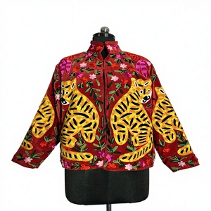 Chaqueta de Lona de Algodón Beige Vintage para Mujer |   Abrigo Bohemio con Bordado Floral Hecho a Mano |   Ropa Exterior Artesanal Sostenible - Product Image 1