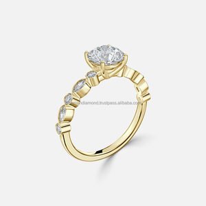 Anillo de Oro Sólido de 10K con Moissanita y Diamantes Laterales para Mujer, Diseño de Racimo, para Boda, Compromiso, Aniversario, Promesa, con Engaste de Púas y Pavé - Product Image 3