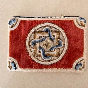 Porte-monnaie brodé exquis avec perles, mini-portefeuille artisanal avec broderie de perles artistique et détaillée pour femmes, filles et cadeaux spéciaux - Product Image 1