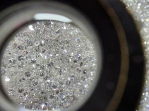 Diamants ronds brillants synthétiques cultivés en laboratoire, taille de mêlée de 1,15 mm à 1,19 mm, clarté DEF VVS VS, haute qualité - Product Image 3