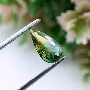 Zafiro Natural Color Verde Azulado, Gema de 0.90 Quilates, Sin Calentar, Sin Tratar, 9x5x2.5 MM - Product Image 5