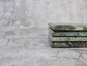 Juego de Cuatro Posavasos Cuadrados de Mármol Verde Indio Madeji, Elegantes Accesorios de Piedra para Bebidas - Product Image 3