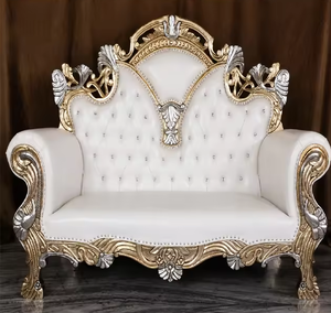 Sofá de boda de cuero sintético blanco de lujo, con adornos en dos tonos de oro y plata, disponible a precios de mayorista. - Product Image 1
